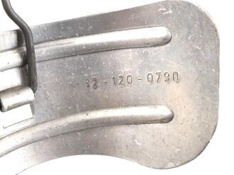 Deutschland nach 1945, Gasmaskenspanner aus Aluminium , datiert 1960