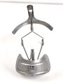 Deutschland nach 1945, Gasmaskenspanner aus Aluminium , datiert 1960