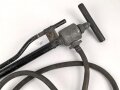 Einheits Luftschutz Handspritze " DMJ". Ungereinigtes Stück, mit dem seltenen Schlauch