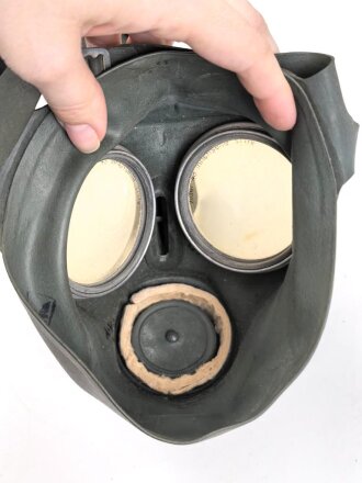 Volksgasmaske 40 in originaler Umverpackung, mit Gebrauchsanweisung
