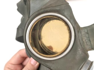 Volksgasmaske 40 in originaler Umverpackung, mit Gebrauchsanweisung