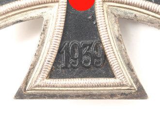 Eisernes Kreuz 1. Klasse 1939 – Hersteller L/50 für  Godet & Co., Berlin. das Hakenkreuz mit 100% Lack, Rückseitig Trägername