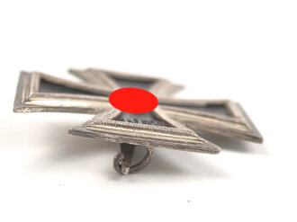 Eisernes Kreuz 1. Klasse 1939 – Hersteller L/50 für  Godet & Co., Berlin. das Hakenkreuz mit 100% Lack, Rückseitig Trägername