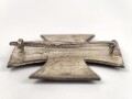 Eisernes Kreuz 1. Klasse 1939 – Hersteller L/50 für  Godet & Co., Berlin. das Hakenkreuz mit 100% Lack, Rückseitig Trägername