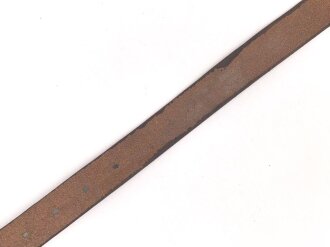 Schnallriemen aus Leder Wehrmacht. Breite 2,5cm, Gesamtlänge 58cm