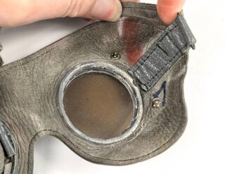 Brille Wehrmacht aus graublauem Leder  mit leicht getönten Gläsern. Guter Gesamtzustand
