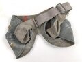 Brille Wehrmacht aus graublauem Leder  mit leicht getönten Gläsern. Guter Gesamtzustand