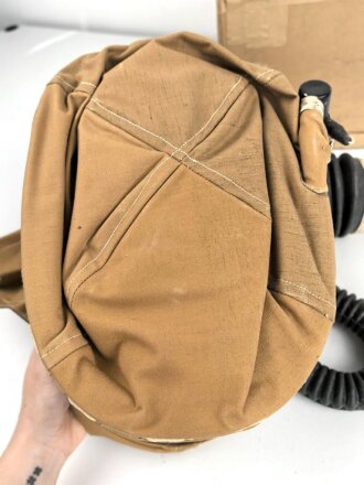Großbritannien 2.Weltkrieg, Hospital Respirator, Gasmaske für Kopfverletzte. Ungereinigt, datiert 1944. In der originalen Umverpackung
