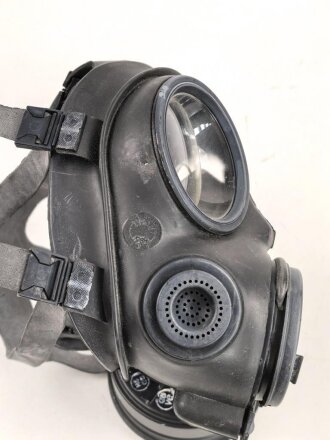 Großbritannien, ABC Schutzmaske S-10  Respirator , Hersteller AVON 1989. Der Filter datiert 1981. Gummi weich, guter Gesamtzustand