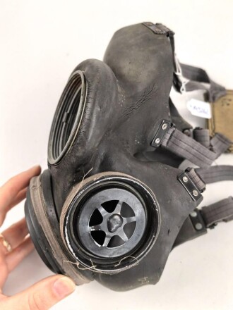 Großbritannien, MKII Lightweight Service Respirator. D-Day gas mask . Dated 1943