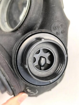 Großbritannien, MKII Lightweight Service Respirator. D-Day gas mask. Dated 1944, very good condition
