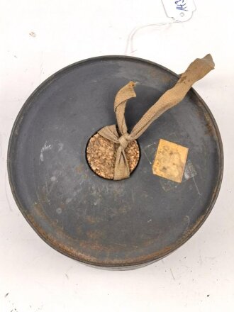 Großbritannien, Filter for MKII Lightweight Service Respirator. D-Day gas mask . Dated 1943