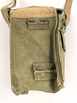 Großbritannien WWII, Carrying bag for MKII Lightweight Service Respirator. D-Day gas mask . Used condition