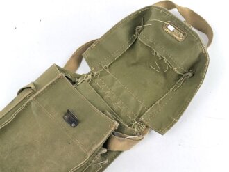 Großbritannien WWII, Carrying bag for MKII Lightweight Service Respirator. D-Day gas mask . Used condition