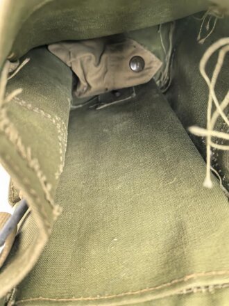 Großbritannien WWII, Carrying bag for MKII Lightweight Service Respirator. D-Day gas mask . Used condition