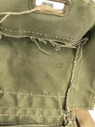 Großbritannien WWII, Carrying bag for MKII Lightweight Service Respirator. D-Day gas mask . Used condition