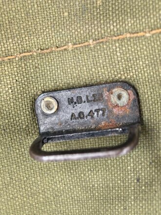 Großbritannien WWII, Carrying bag for MKII Lightweight Service Respirator. D-Day gas mask . Used condition