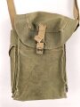 Großbritannien WWII, Carrying bag for MKII Lightweight Service Respirator. D-Day gas mask . Used condition