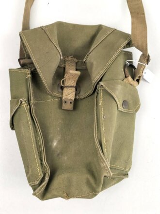 Großbritannien WWII, Carrying bag for MKII Lightweight Service Respirator. D-Day gas mask . Used condition, dated 1944