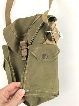 Großbritannien WWII, Carrying bag for MKII Lightweight Service Respirator. D-Day gas mask . Used condition, dated 1944