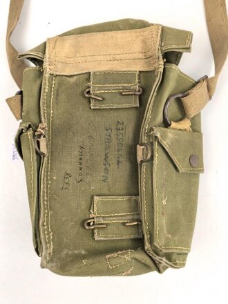 Großbritannien WWII, Carrying bag for MKII Lightweight Service Respirator. D-Day gas mask . Used condition, dated 1944