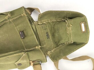 Großbritannien WWII, Carrying bag for MKII Lightweight Service Respirator. D-Day gas mask . Used condition, dated 1944