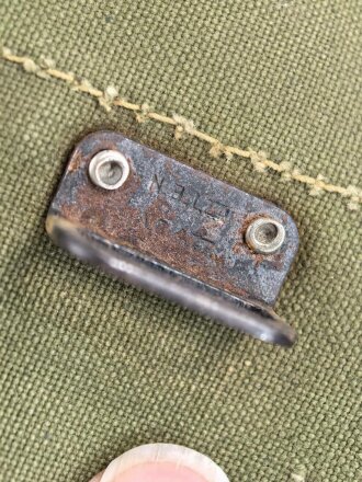 Großbritannien WWII, Carrying bag for MKII Lightweight Service Respirator. D-Day gas mask . Used condition, dated 1944