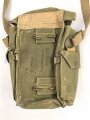 Großbritannien WWII, Carrying bag for MKII Lightweight Service Respirator. D-Day gas mask . Used condition, dated 1944