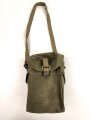 Großbritannien WWII, Carrying bag for MKII Lightweight Service Respirator. D-Day gas mask . Used condition, dated 1944, restocked by Danish Army after WWII