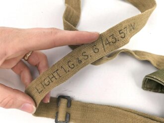 Großbritannien WWII, Carrying bag for MKII Lightweight Service Respirator. D-Day gas mask . Used condition, dated 1944, restocked by Danish Army after WWII