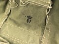 Großbritannien WWII, Carrying bag for MKII Lightweight Service Respirator. D-Day gas mask . Used condition, dated 1944, restocked by Danish Army after WWII