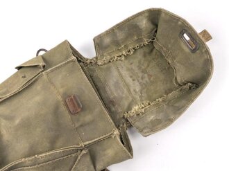 Großbritannien WWII, Carrying bag for MKII Lightweight Service Respirator. D-Day gas mask . Used condition, no strap
