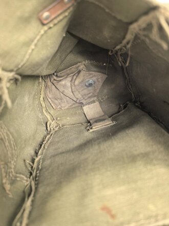 Großbritannien WWII, Carrying bag for MKII Lightweight Service Respirator. D-Day gas mask . Used condition, no strap
