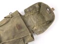 Großbritannien WWII, Carrying bag for MKII Lightweight Service Respirator. D-Day gas mask . Used condition, no strap