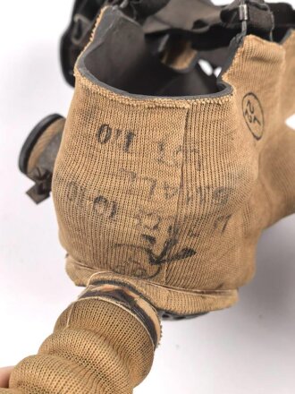 Großbritannien WWII, MK IV Gasmask with extra long tube and filter. Uncleaned, good condition