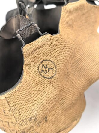 Großbritannien WWII, MK IV Gasmask with extra long tube and filter. Uncleaned, good condition