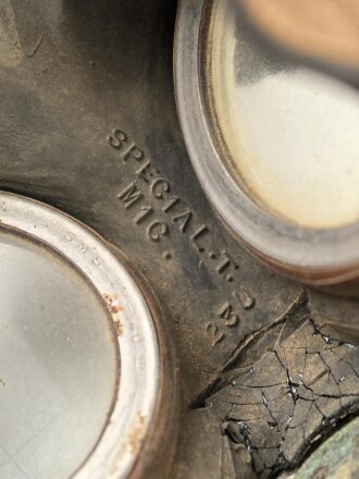 Großbritannien WWII, MK IV Gasmask with extra long tube and filter. Uncleaned, good condition