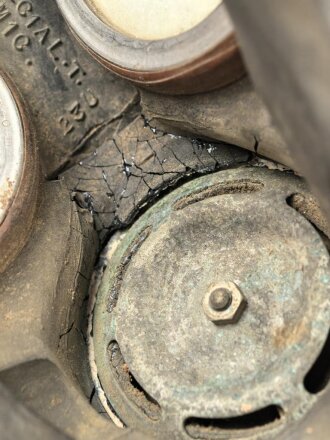 Großbritannien WWII, MK IV Gasmask with extra long tube and filter. Uncleaned, good condition