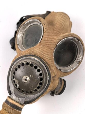 Großbritannien WWII, MK IV Gasmask with extra long tube and filter. Uncleaned, good condition