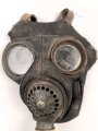 Großbritannien WWII, MK V Gasmask with filter. Uncleaned