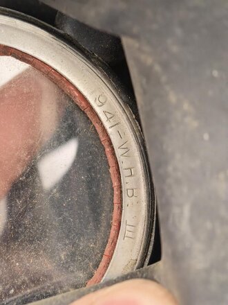 Großbritannien WWII, MK V Gasmask with filter. Uncleaned