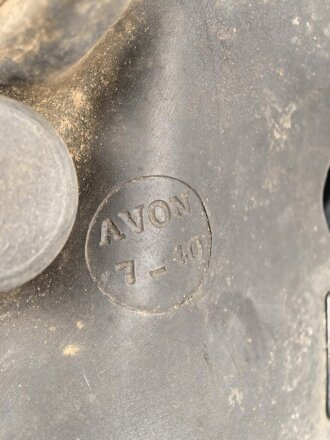 Großbritannien WWII, MK V Gasmask with filter. Uncleaned