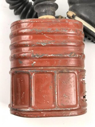 Großbritannien WWII, MK V Gasmask with filter. Uncleaned, dated 1942
