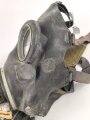 Großbritannien WWII, MK V Gasmask with filter. Uncleaned, dated 1942