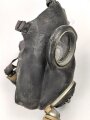 Großbritannien WWII, MK V Gasmask with filter. Uncleaned, dated 1942