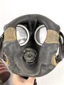 Großbritannien WWII, MK V Gasmask with filter. Uncleaned, dated 1942