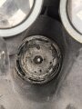 Großbritannien WWII, MK V Gasmask with filter. Uncleaned, dated 1942