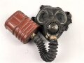 Großbritannien WWII, MK V Gasmask with filter. Uncleaned, dated 1942