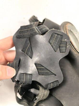 Großbritannien WWII, MK V Gasmask. Uncleaned, dated 1939