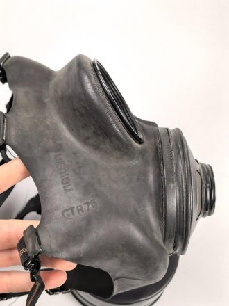 Großbritannien , MK VI Gasmask. Uncleaned, dated 1975, with filter